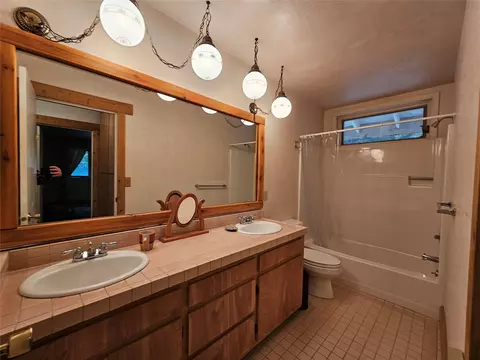 Bath - 645 Alvista Loop, Hamilton, MT 59840 photo 4 of 4
