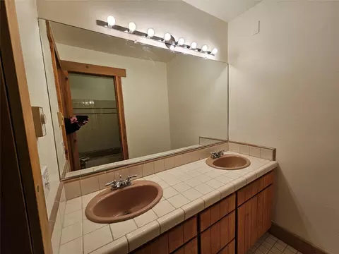 Bath - 645 Alvista Loop, Hamilton, MT 59840 photo 1 of 4
