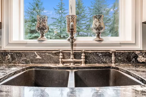 Kitchen - 163 Crestview Dr, Bigfork, MT 59911 photo 5 of 7