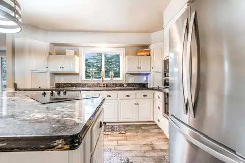 Kitchen - 163 Crestview Dr, Bigfork, MT 59911 photo 4 of 7