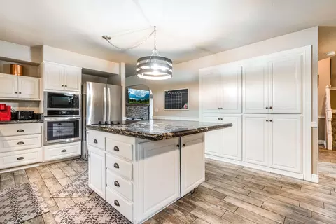 Kitchen - 163 Crestview Dr, Bigfork, MT 59911 photo 3 of 7