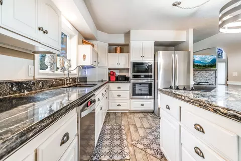 Kitchen - 163 Crestview Dr, Bigfork, MT 59911 photo 6 of 7