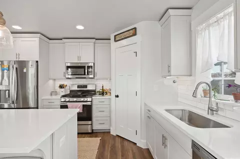 Kitchen - 145 Silvertip Trl, Kalispell, MT 59901 photo 3 of 4
