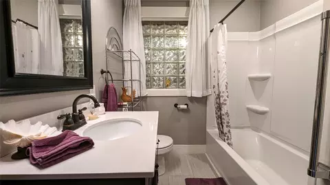 Bath - 519 E 4th St, Libby, MT 59923 photo 1 of 4