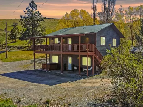 125 Spring Ln, Eureka, MT 59917