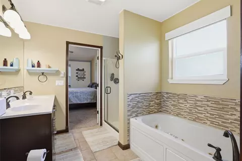 Bath - 231 Merganser Ln, Hamilton, MT 59840 photo 2 of 3