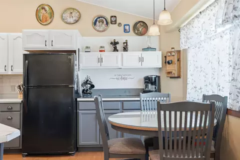 Kitchen - 231 Merganser Ln, Hamilton, MT 59840 photo 4 of 6