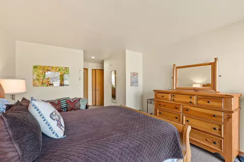 Bedroom - 11 Eagle Bend Dr, Bigfork, MT 59911 photo 2 of 3