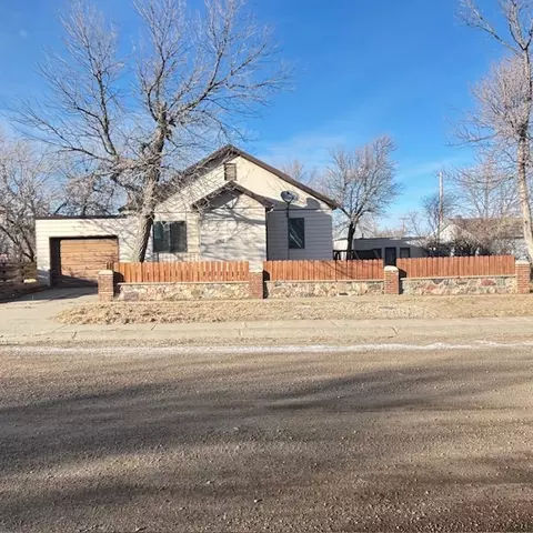 111 4th St S, Sunburst, MT 59482