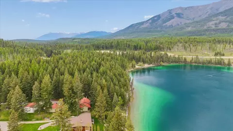 56 Quiet Ln, Trego, MT 59934