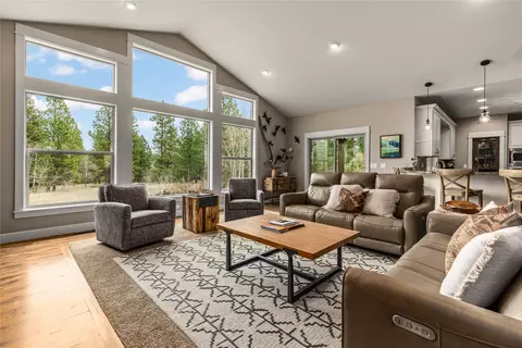 Living - 693 Cottonwood Rd, Hamilton, MT 59840 photo 3 of 3