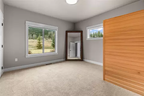 Bedroom - 693 Cottonwood Rd, Hamilton, MT 59840 photo 6 of 7