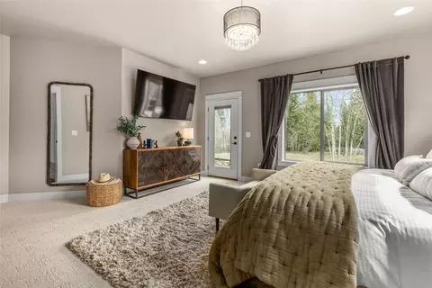 Bedroom - 693 Cottonwood Rd, Hamilton, MT 59840 photo 2 of 7