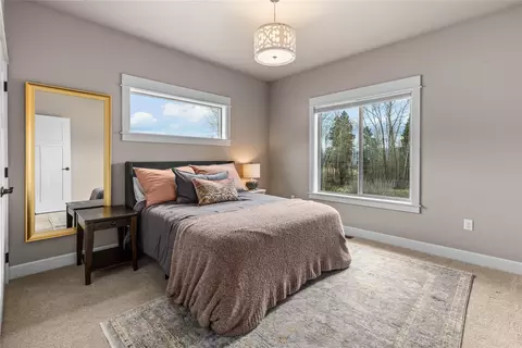 Bedroom - 693 Cottonwood Rd, Hamilton, MT 59840 photo 4 of 7