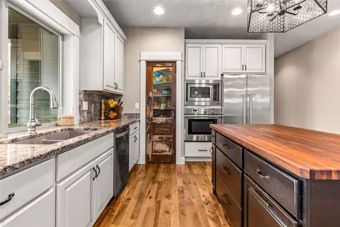 Kitchen - 693 Cottonwood Rd, Hamilton, MT 59840 photo 4 of 6