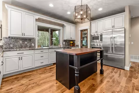 Kitchen - 693 Cottonwood Rd, Hamilton, MT 59840 photo 2 of 6