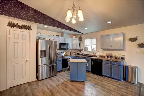 Kitchen - 90 Empire Loop, Kalispell, MT 59901 photo 2 of 6