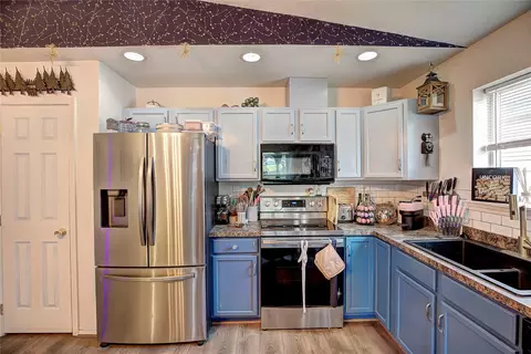 Kitchen - 90 Empire Loop, Kalispell, MT 59901 photo 4 of 6