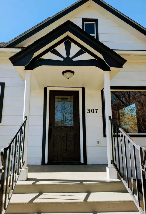 307 N 5th St, Hamilton, MT 59840