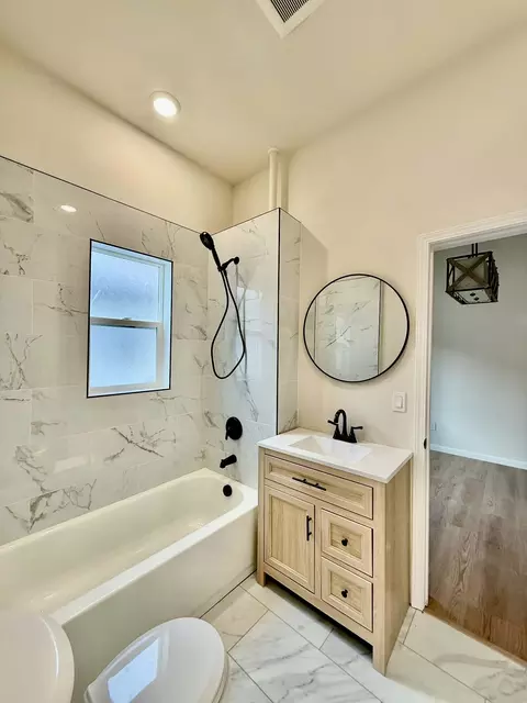 Bath - 307 N 5th St, Hamilton, MT 59840 photo 2 of 5