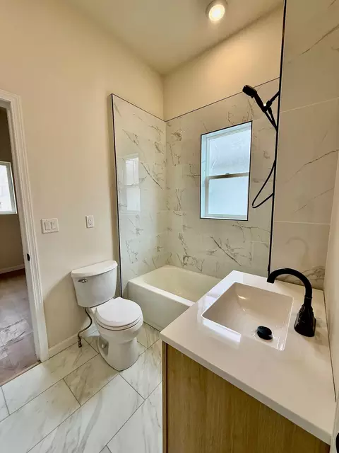 Bath - 307 N 5th St, Hamilton, MT 59840 photo 1 of 5