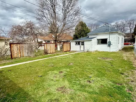 Exterior - 307 N 5th St, Hamilton, MT 59840 photo 3 of 4