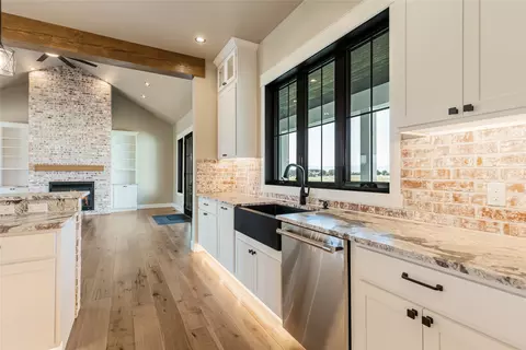 Kitchen - 1052 Foxtail Dr, Kalispell, MT 59901 photo 7 of 11
