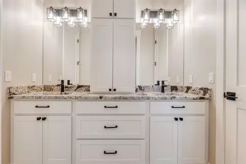 Bath - 1052 Foxtail Dr, Kalispell, MT 59901 photo 7 of 13