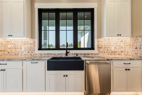 Kitchen - 1052 Foxtail Dr, Kalispell, MT 59901 photo 8 of 11