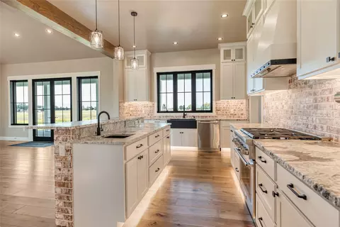 Kitchen - 1052 Foxtail Dr, Kalispell, MT 59901 photo 4 of 11