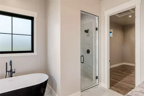 Bath - 1052 Foxtail Dr, Kalispell, MT 59901 photo 2 of 13