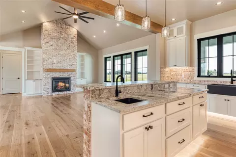 Kitchen - 1052 Foxtail Dr, Kalispell, MT 59901 photo 3 of 11