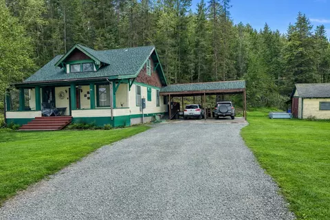 109 Pinkham Ave N, Eureka, MT 59917