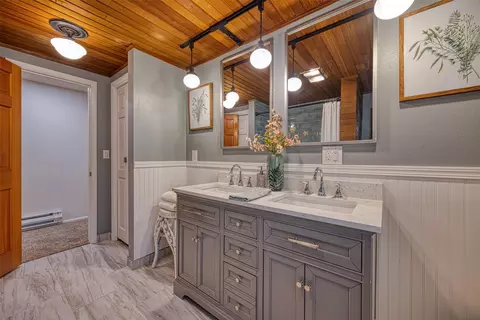 Bath - 8 N Cooper Ln, Cascade, MT 59421 photo 6 of 13
