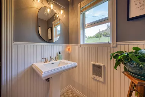 Bath - 8 N Cooper Ln, Cascade, MT 59421 photo 2 of 13