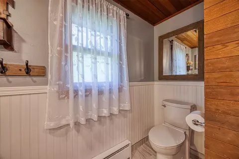 Bath - 8 N Cooper Ln, Cascade, MT 59421 photo 7 of 13