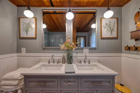Bath - 8 N Cooper Ln, Cascade, MT 59421 photo 8 of 13