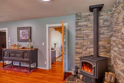 Entry Way - 8 N Cooper Ln, Cascade, MT 59421 photo 4 of 10