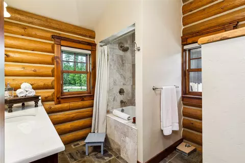 Bath - 12284 Cygnet Way, Bigfork, MT 59911 photo 1 of 4