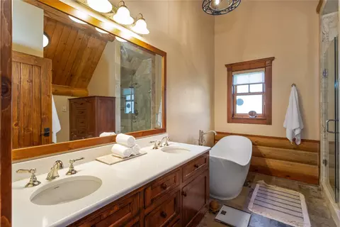 Bath - 12284 Cygnet Way, Bigfork, MT 59911 photo 2 of 4