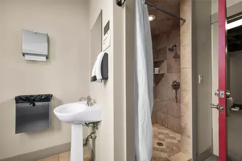 Bath - 723 5th Ave E #318-S, Kalispell, MT 59901 photo 4 of 4