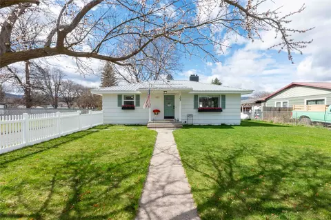 103 W Oak St, Plains, MT 59859