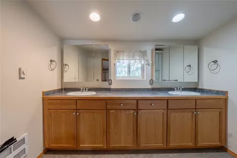 Bath - 6367 Kootenai River Rd, Libby, MT 59923 photo 5 of 7