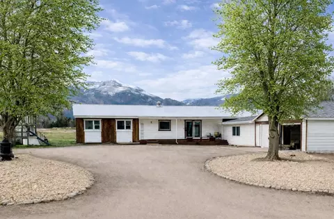 611 Old Corvallis Rd, Corvallis, MT 59828