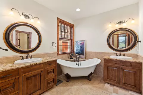 Bath - 1363 Lake Pointe Dr, Bigfork, MT 59911 photo 1 of 4