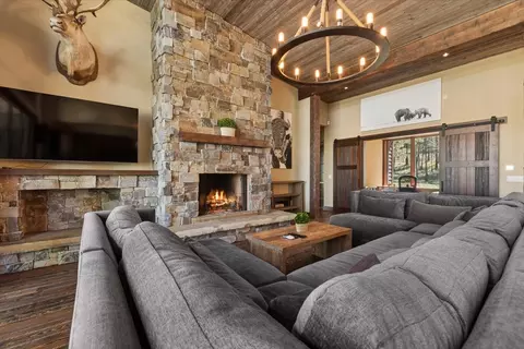 Living - 37 Keel Ct, Eureka, MT 59917 photo 3 of 4