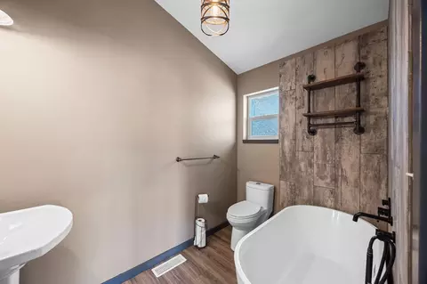 Bath - 970 Electric Ave, Bigfork, MT 59911 photo 1 of 2