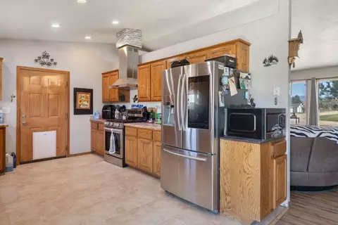 Kitchen - 116 Mountain View Dr, Victor, MT 59875 photo 2 of 3