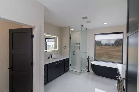 Bath - 244 Placid Dr, Kalispell, MT 59901 photo 8 of 8