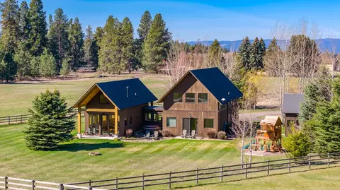 220 Palouse Ln, Columbia Falls, MT 59912